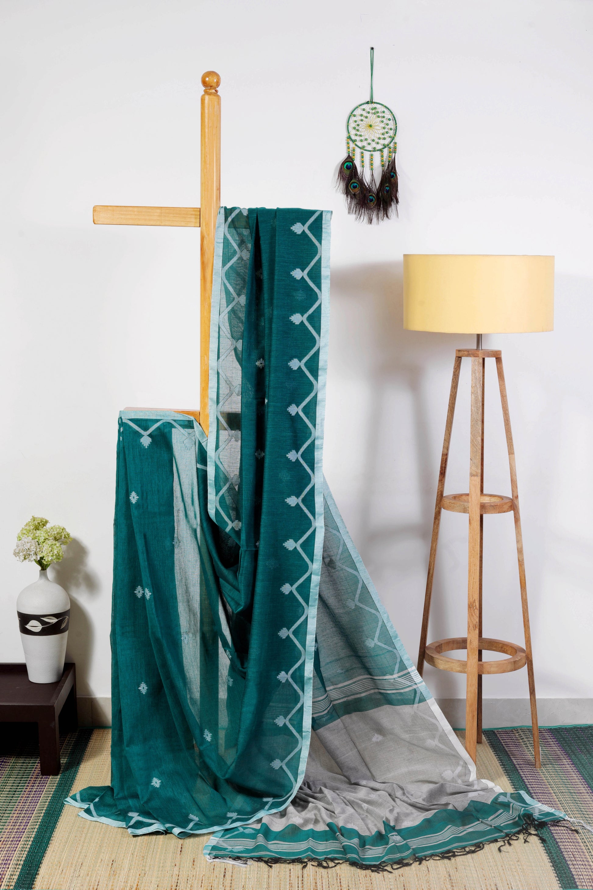 Soft Cotton - Leaf green and grey Temple border