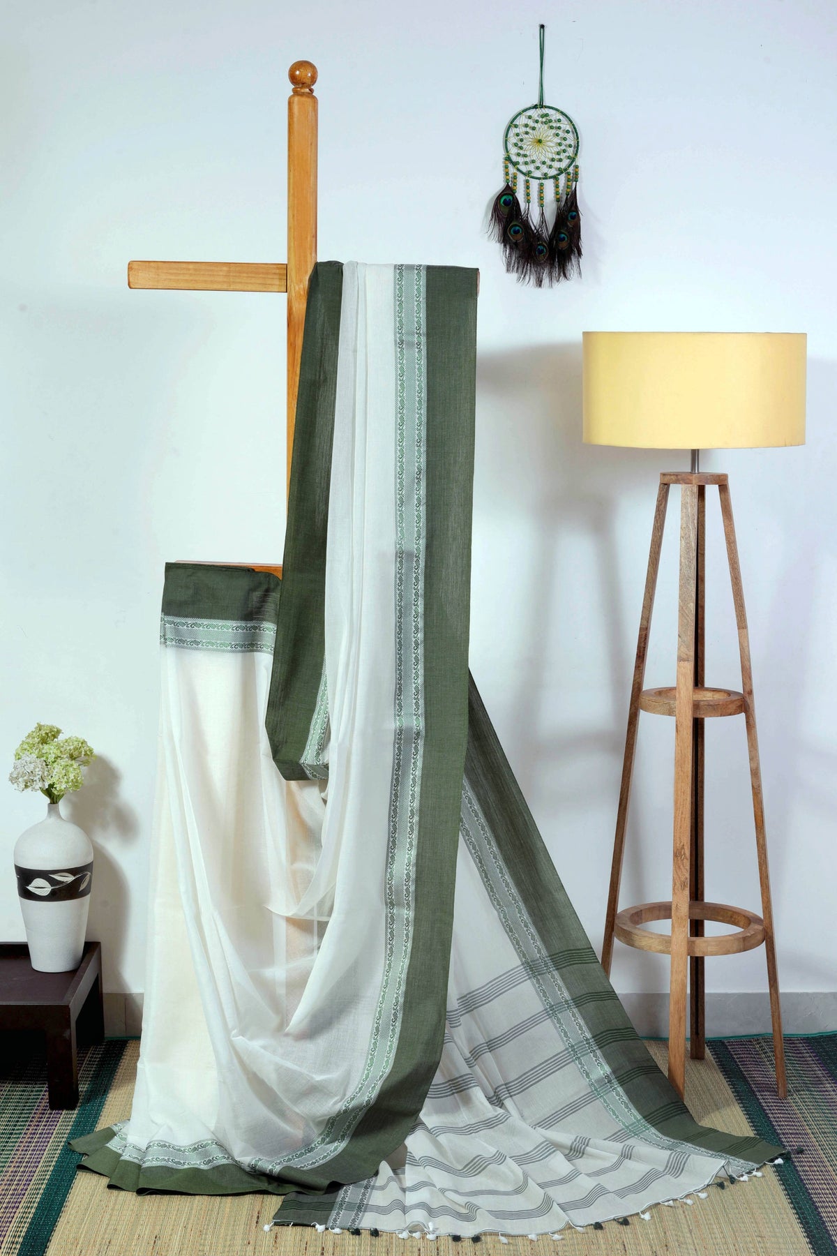 Soft cotton - woven border in green full view
